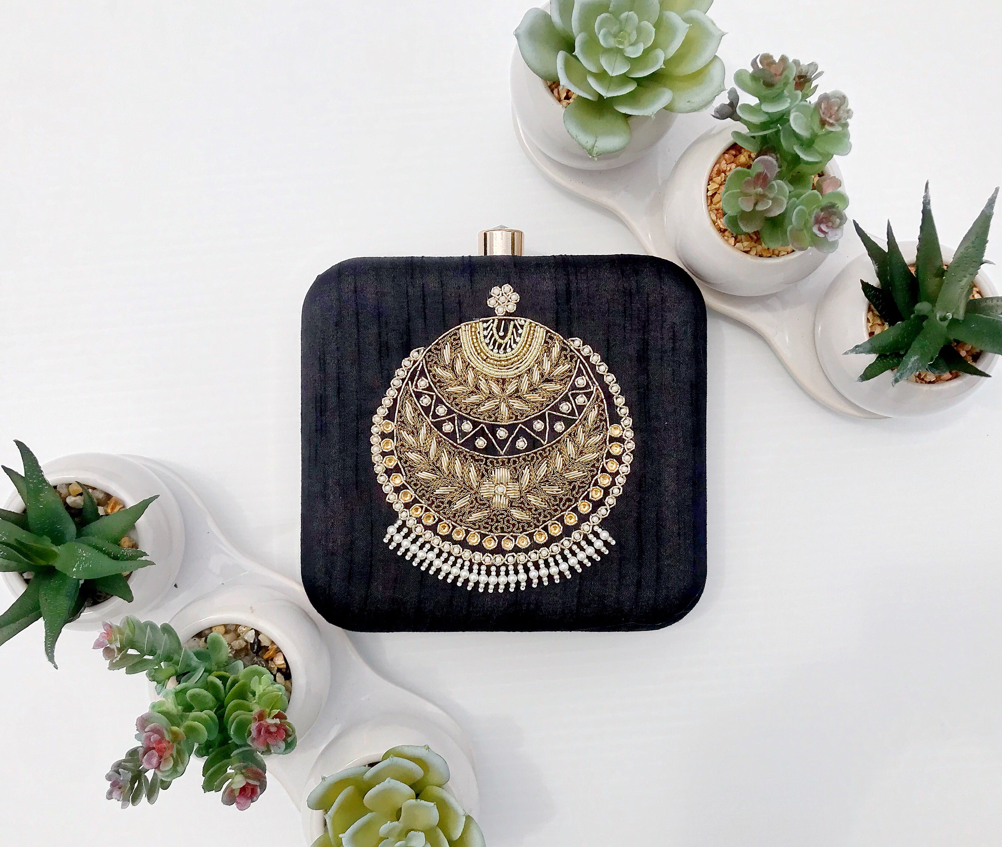 Motif Clutch - The Pink Bazaar